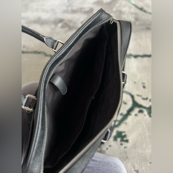 Coach business/laptop over the shoulder bag with handles. Fits 20 inch laptop - Picture 4 of 5